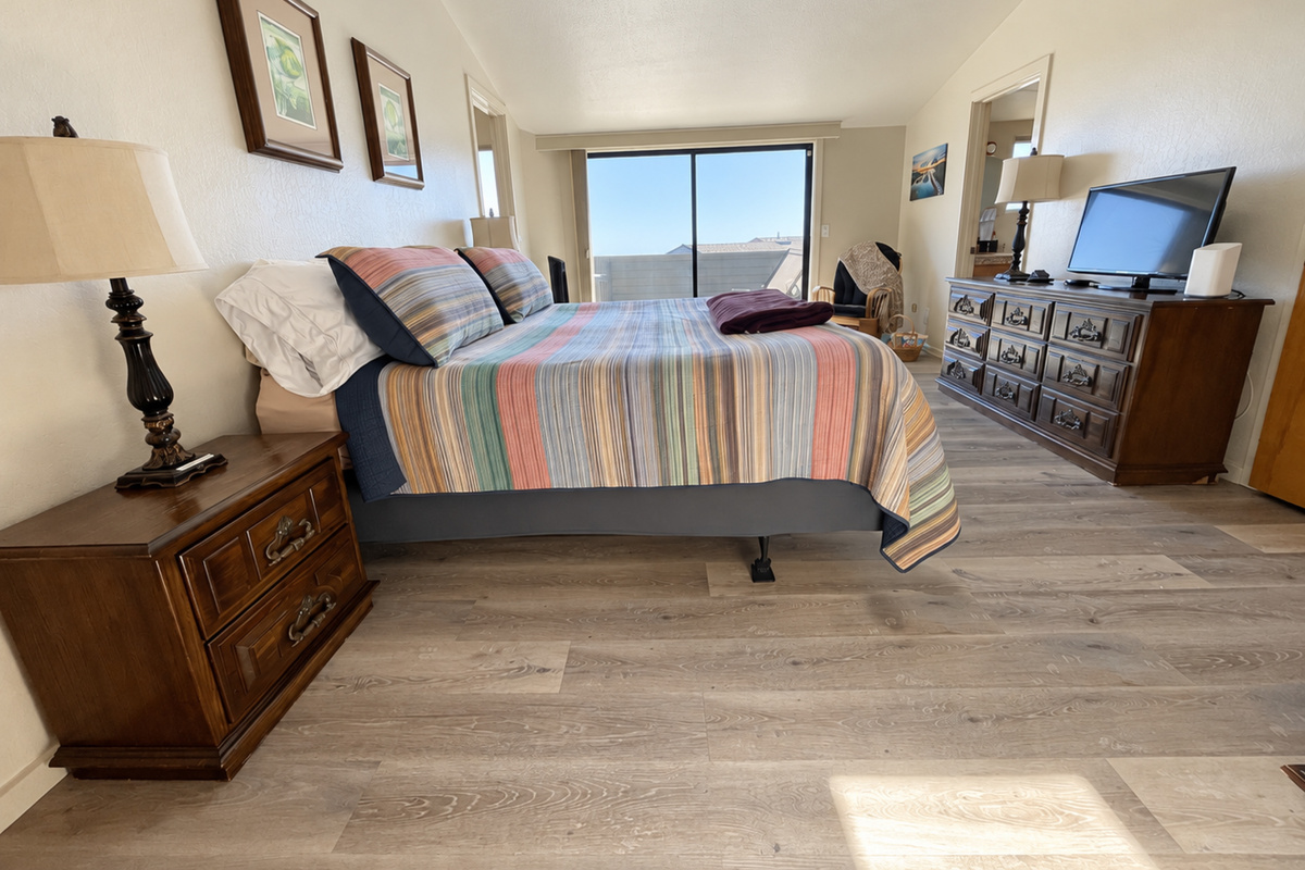 Mstr Bdrm Suite #2 facing deck