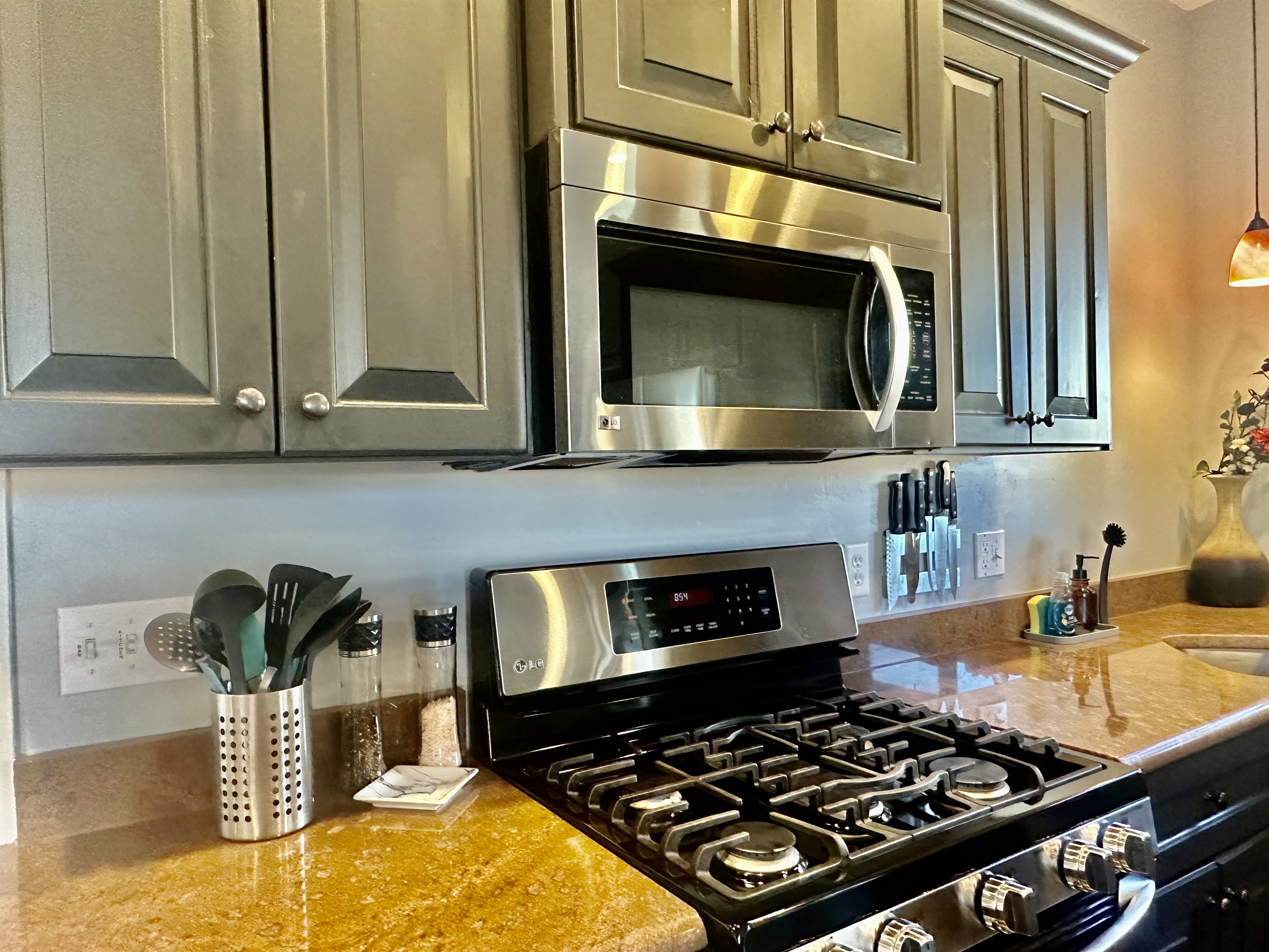 Fully Stocked Kitchen