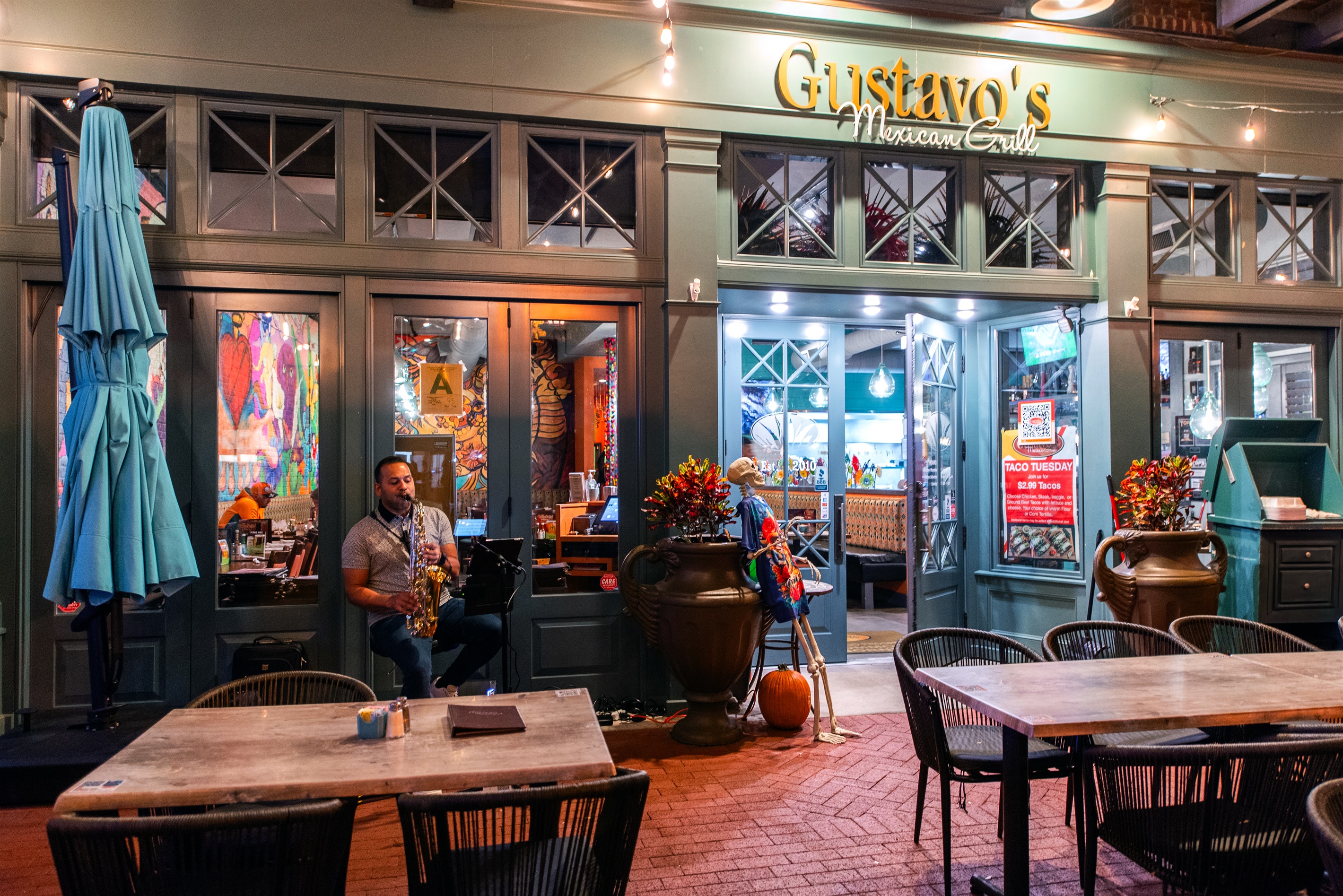 Gustavo's Mexican Grill across the street from our home, enjoy some fabulous meals and drinkw with your group.