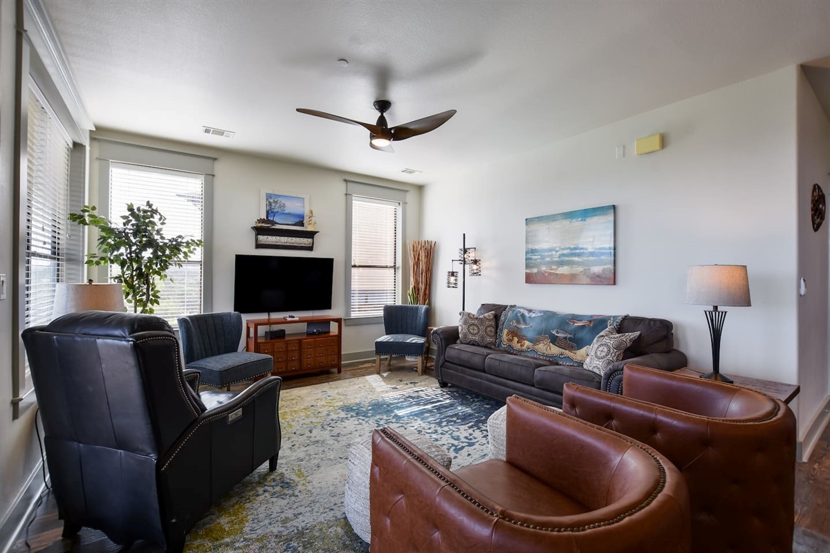 Open Area Family Room with HDTV for Entertaining