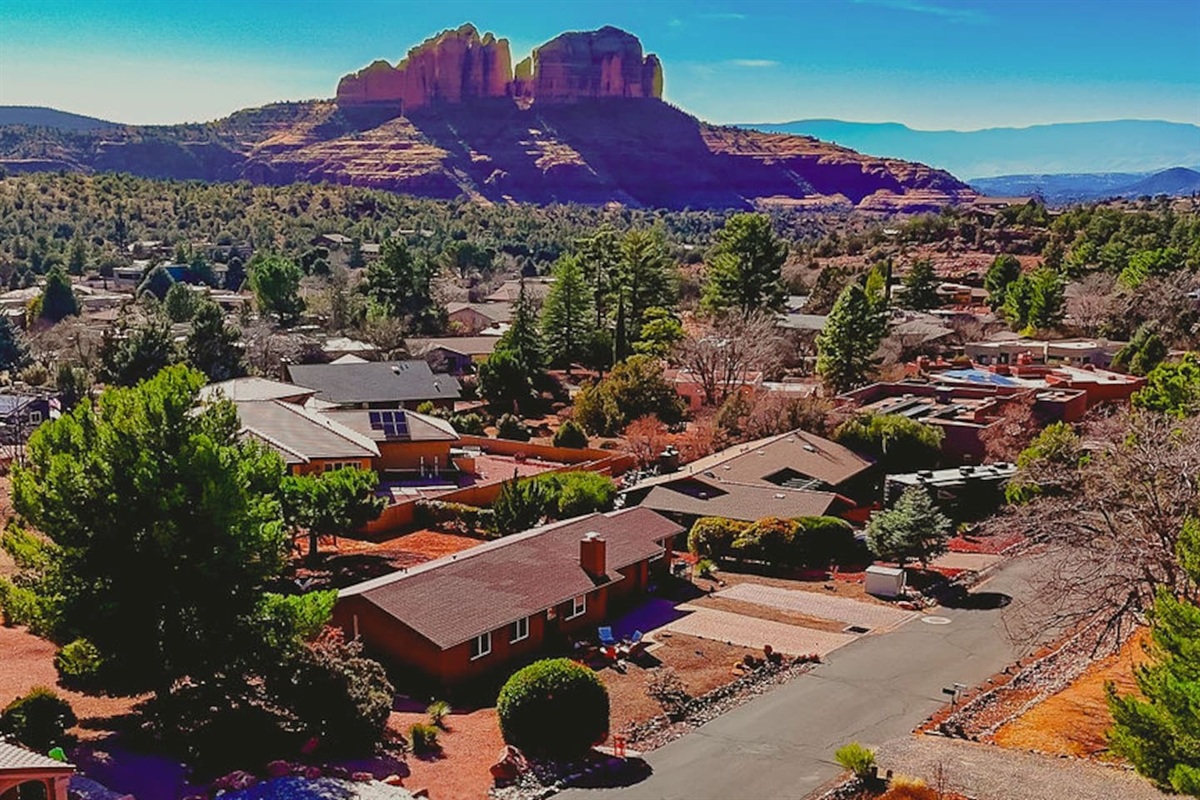 Iconic Sedona red rock views from your private Chapel area retreat