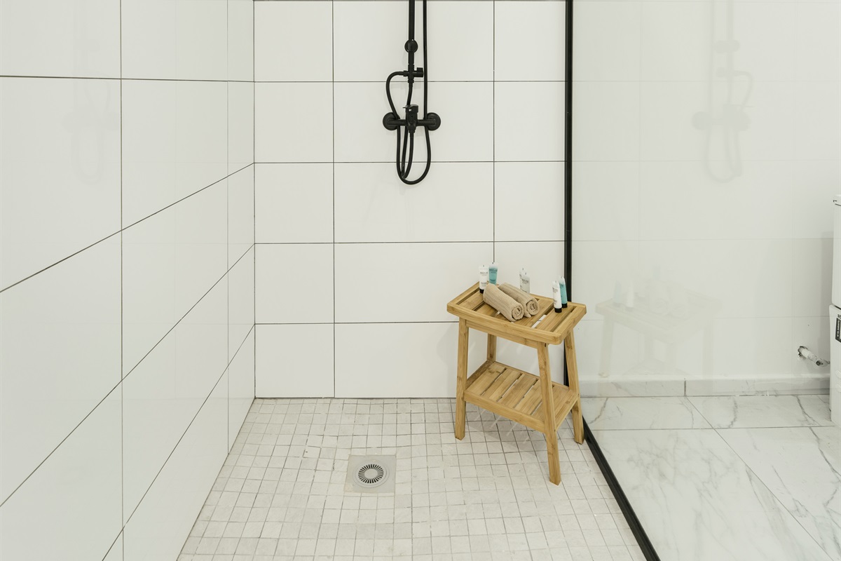 Walk‑In Rainfall Shower with Bench Seating & Matte Black Fixtures