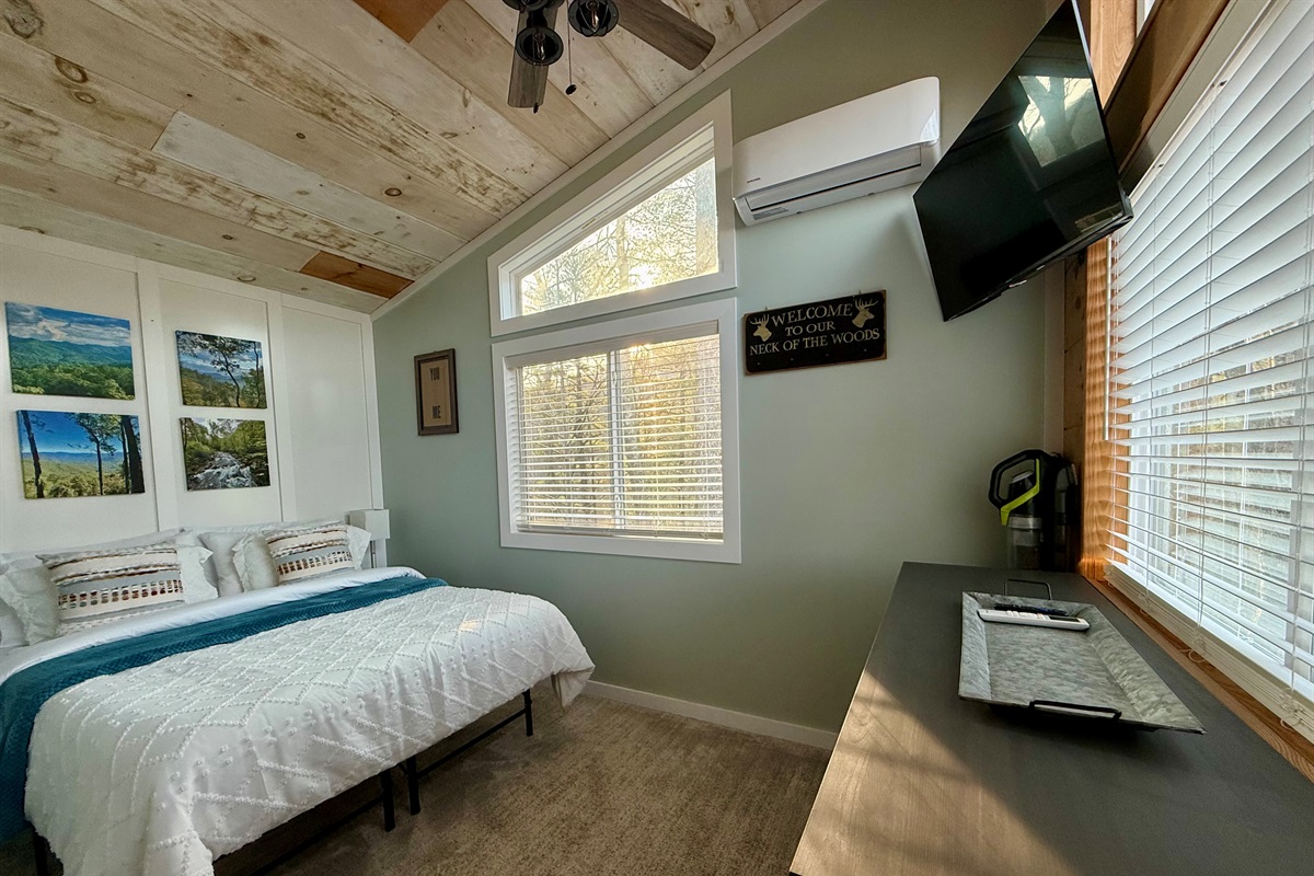Wake up to mountain views from a memory foam queen bed dressed in luxe linens. This cozy retreat features a Smart TV, mini split for year-round comfort, ceiling fan, and dresser storage- everything you need for restful nights and slow mornings.