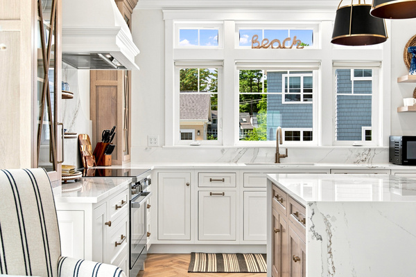 Fresh, airy, and functional—this well-equipped kitchen offers plenty of space for preparing vacation favorites.