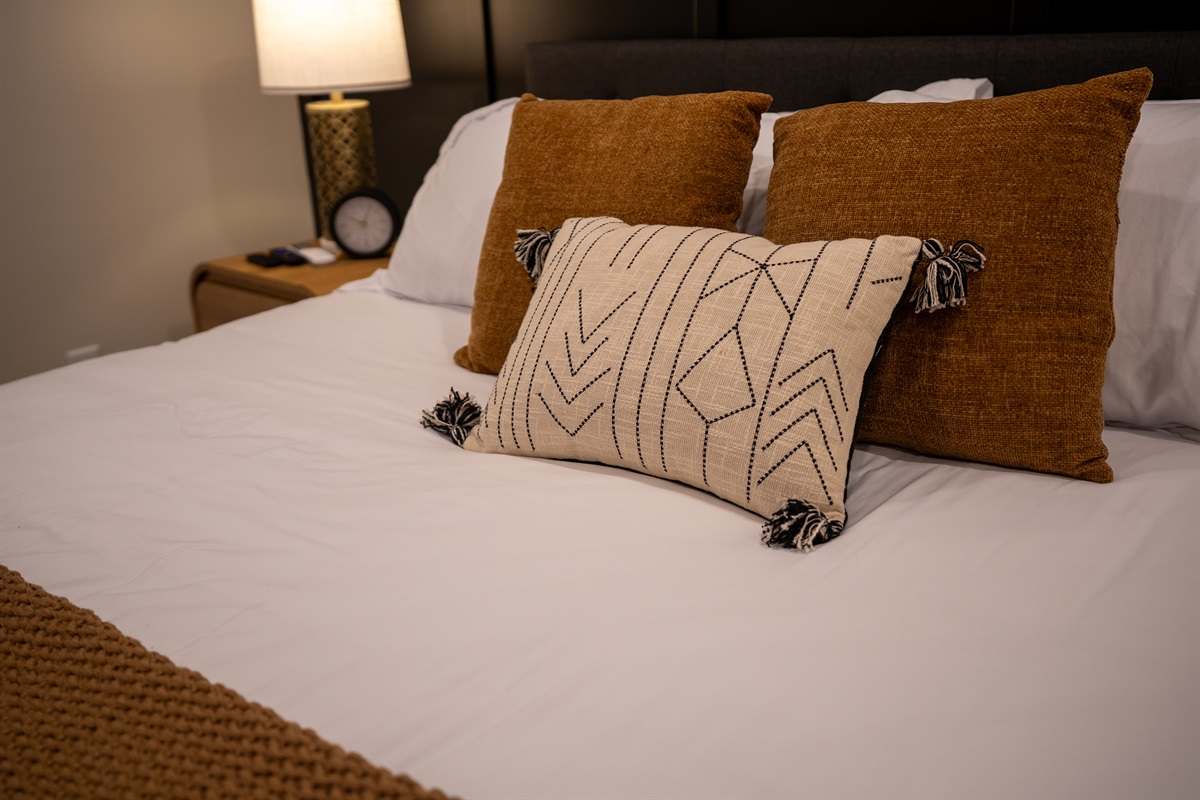 No windows in bedroom- perfectly dark when door is closed