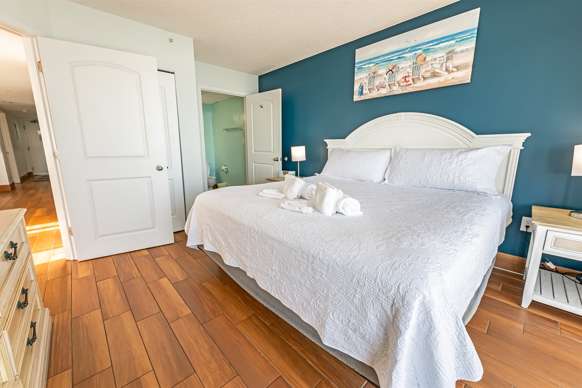 Stunning Bedroom Beautifully Decorated with Amazing Views 💫✨