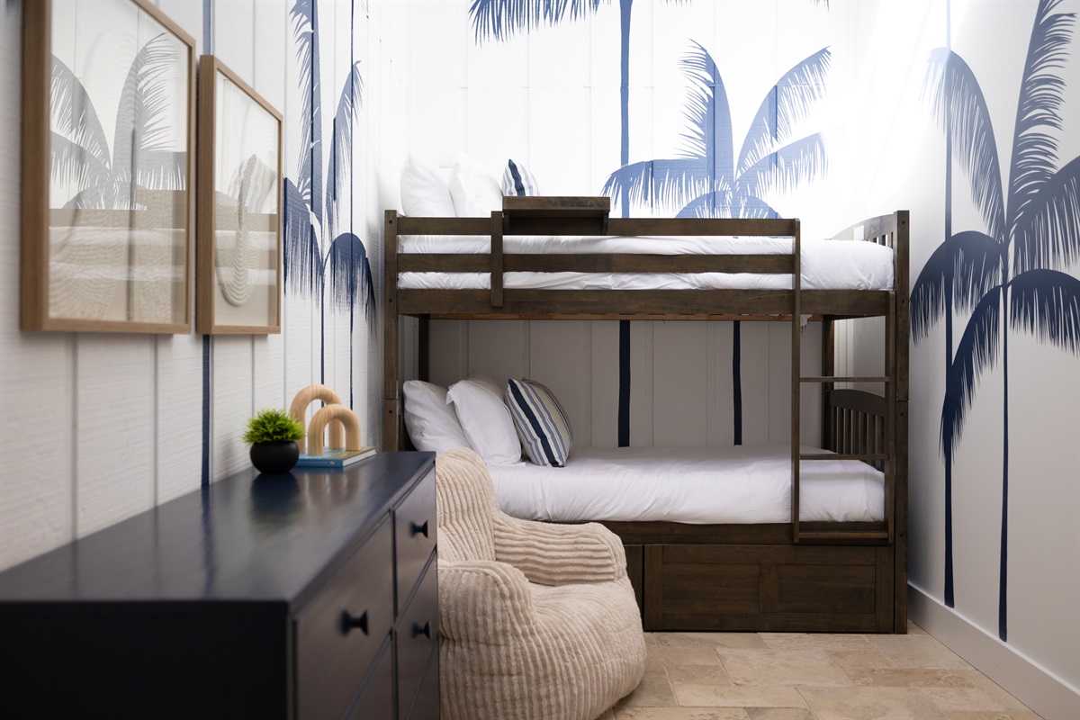 A kid-favorite sleep space 🌴
Twin bunks, playful palm prints, and plenty of room for fun &mdash; perfect for cousins, siblings, and sleepovers.