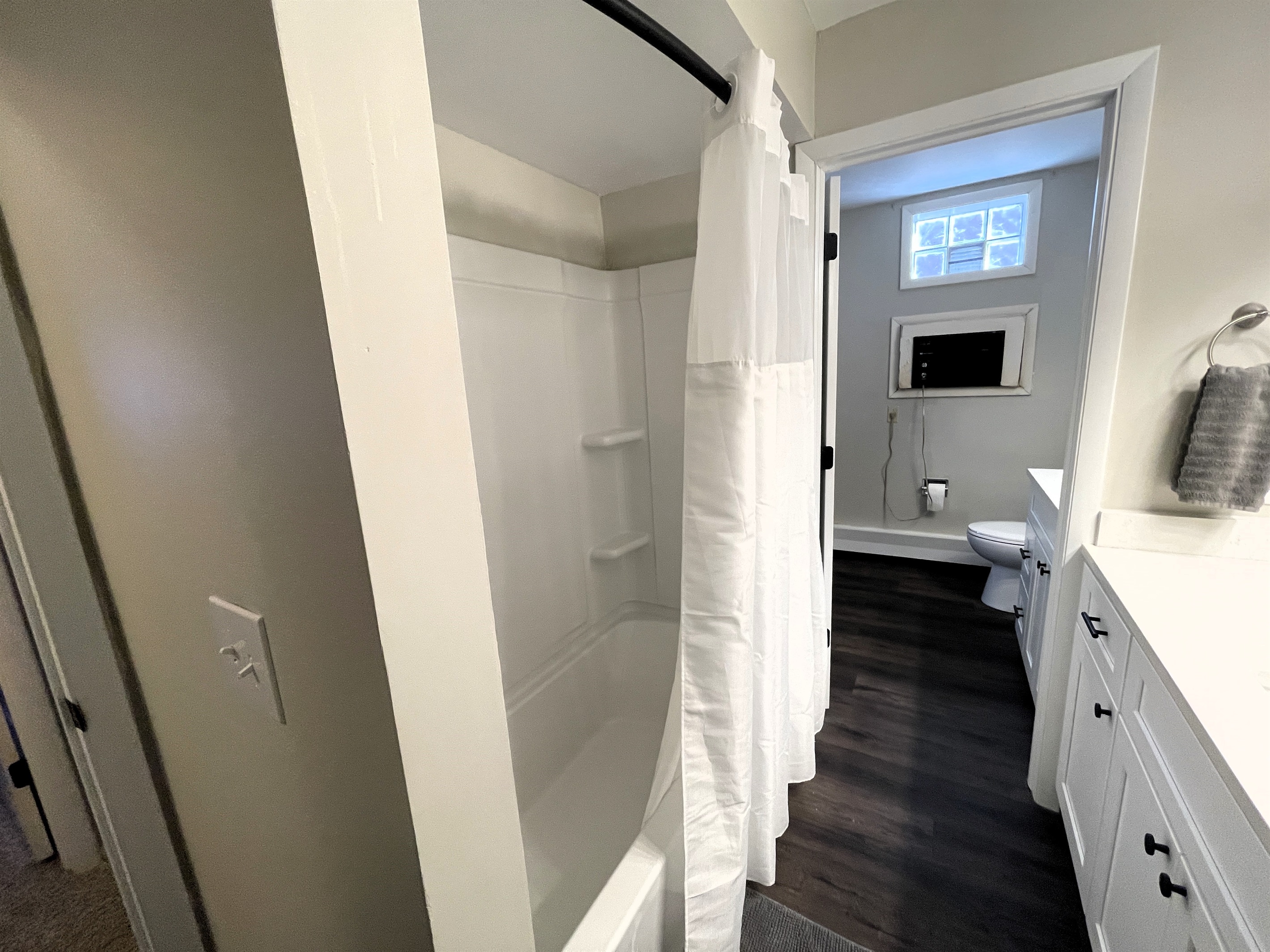 Full bath with full size tub/shower combo