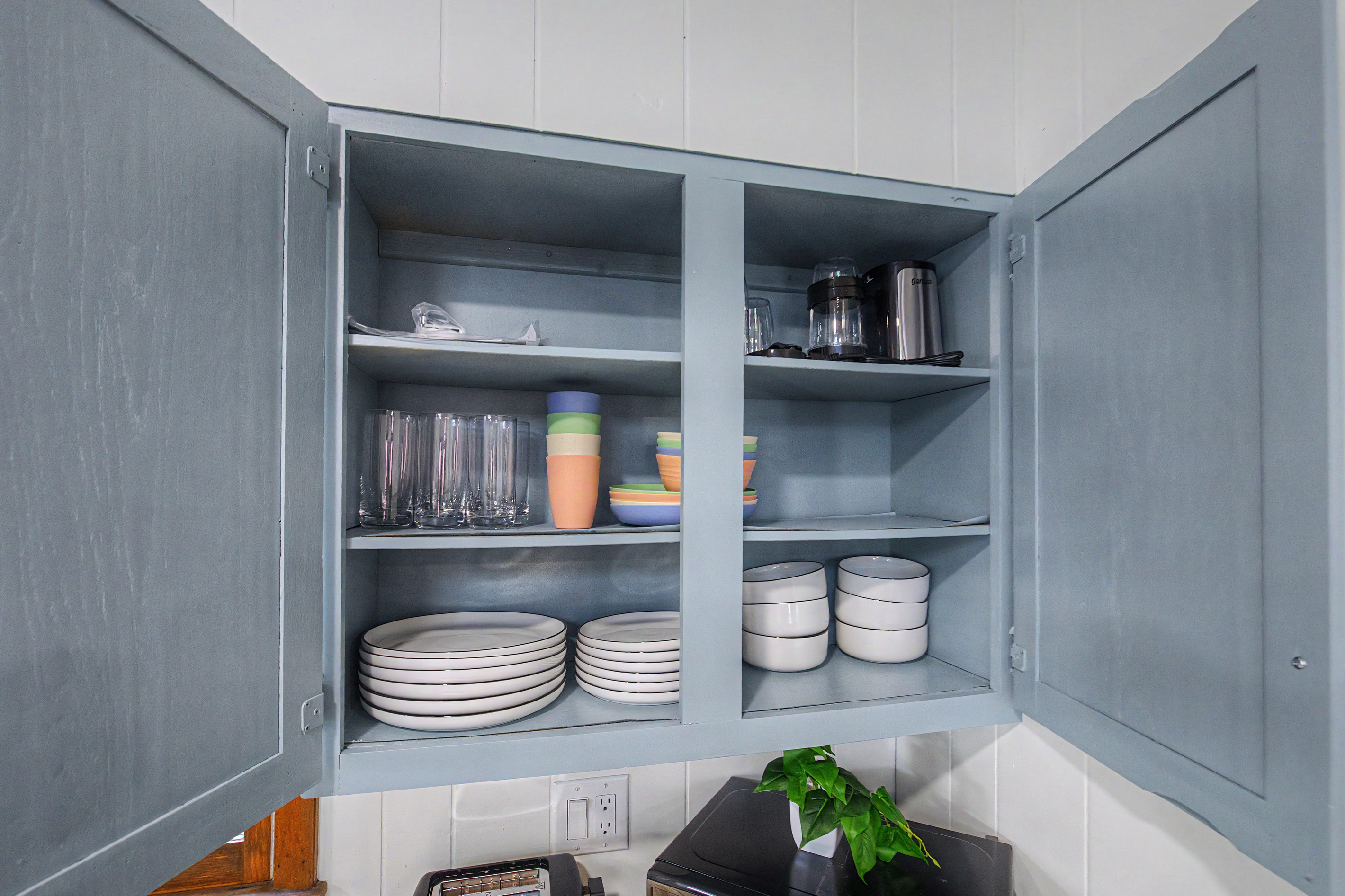 Kitchen: Bright and cheerful with colorful dishware, perfect for culinary adventures!