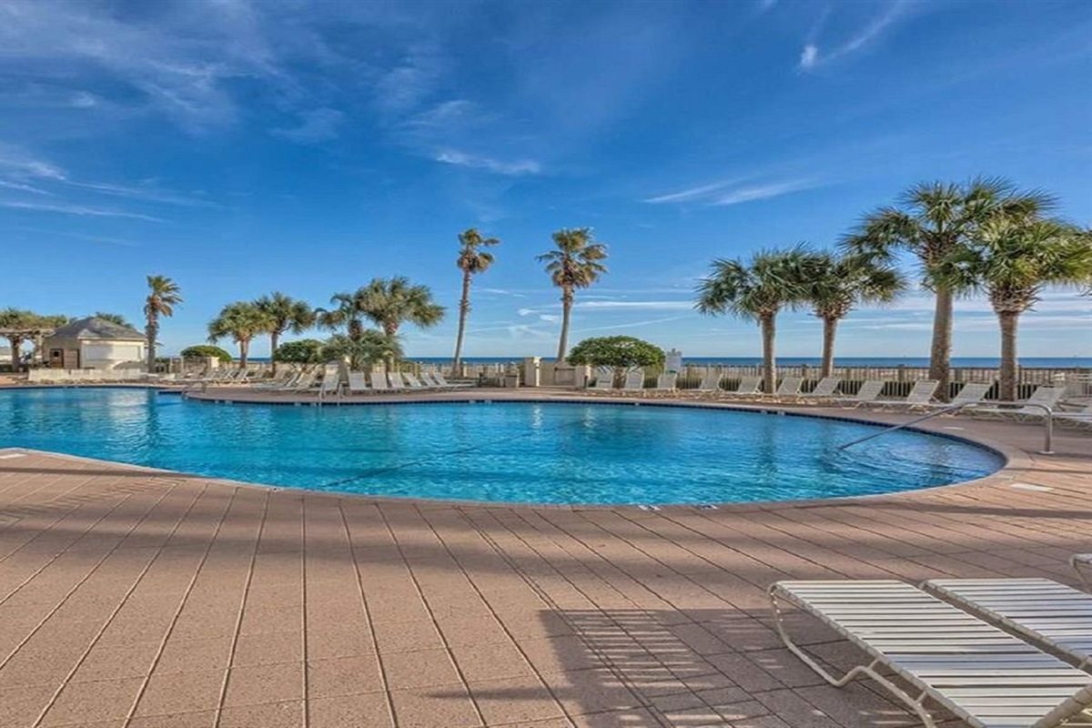 Access granted. Your amenity wristband is your key to an elevated experience at the Beach Clubhouse, where you can enjoy our exclusive outdoor pool and its luxurious poolside cabanas.