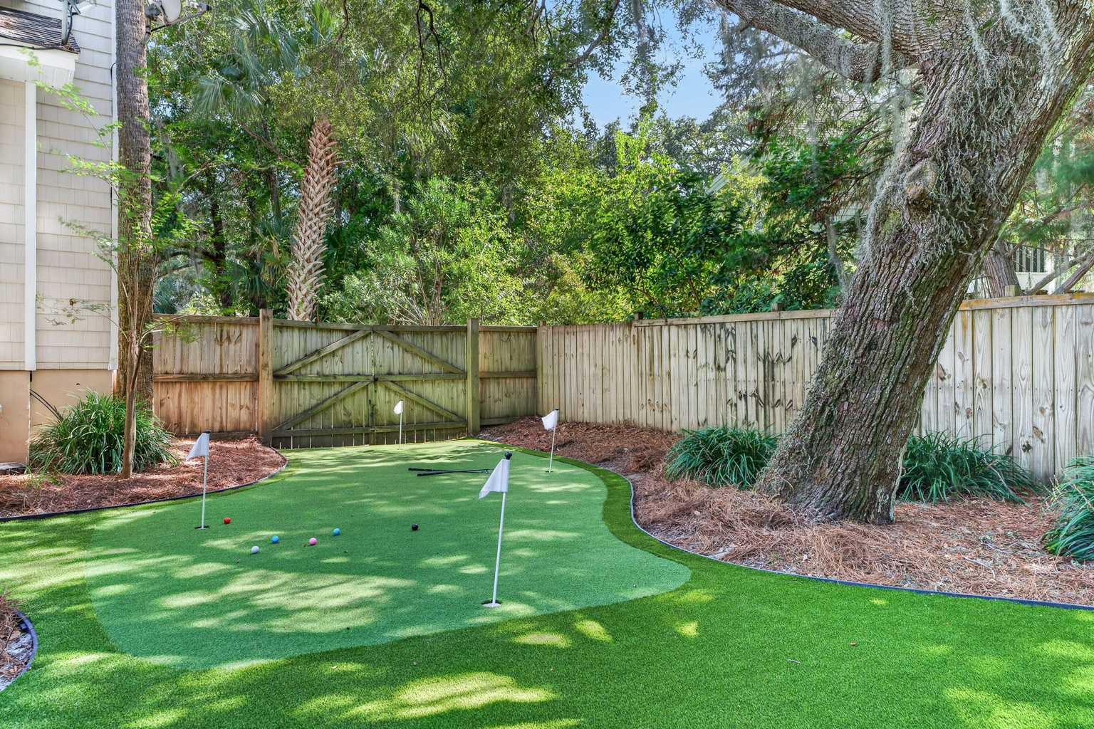 Putting green | IOP Poolside Paradise | 112 Sparrow Drive | Isle of Palms, SC | IOP Escapes