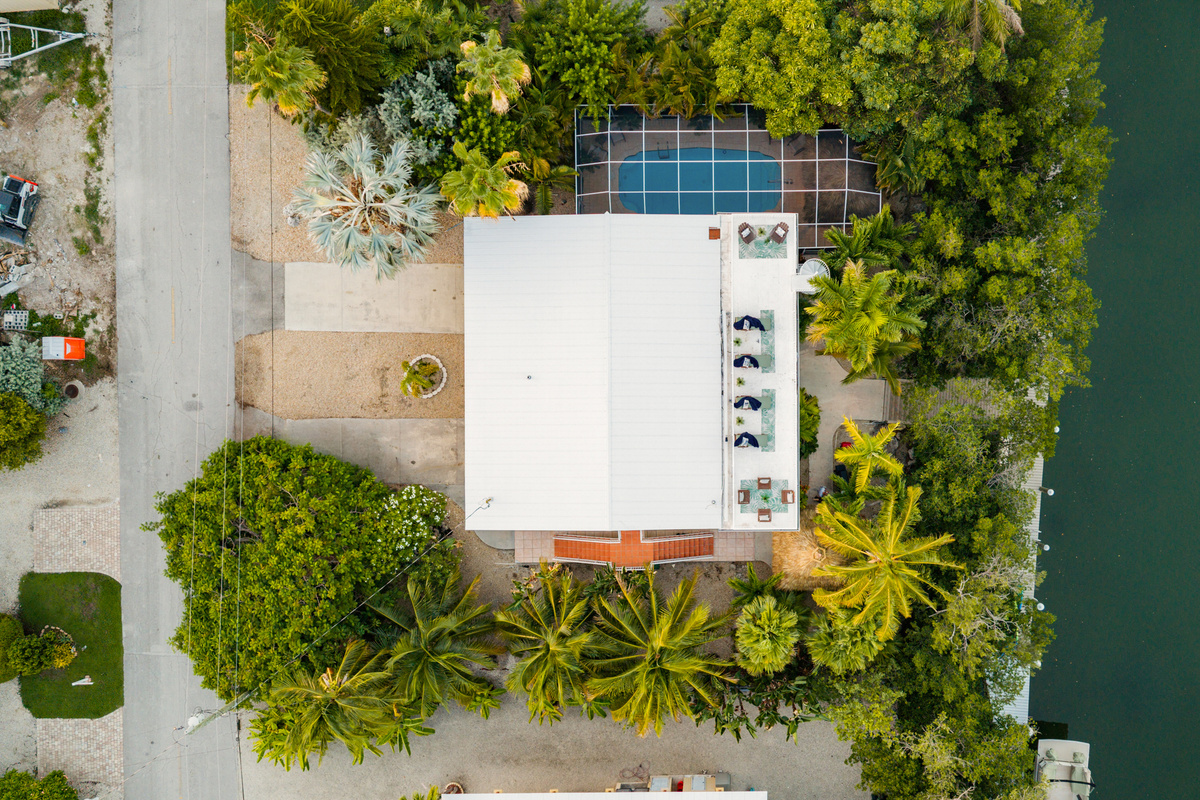 Tons of parking in the front for all your vehicles and boat trailers, two tiki huts, a large pool, and 100 ft of dockage.
