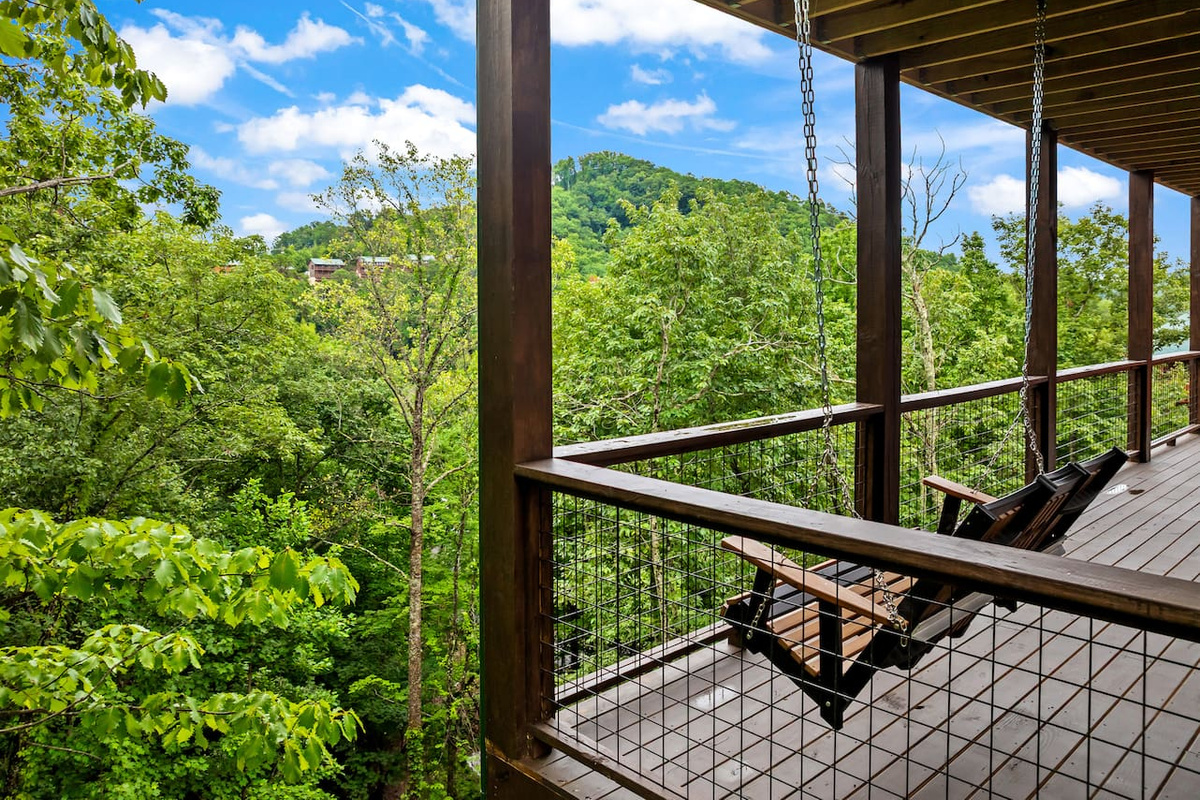 2nd level back deck with 2 person swing 