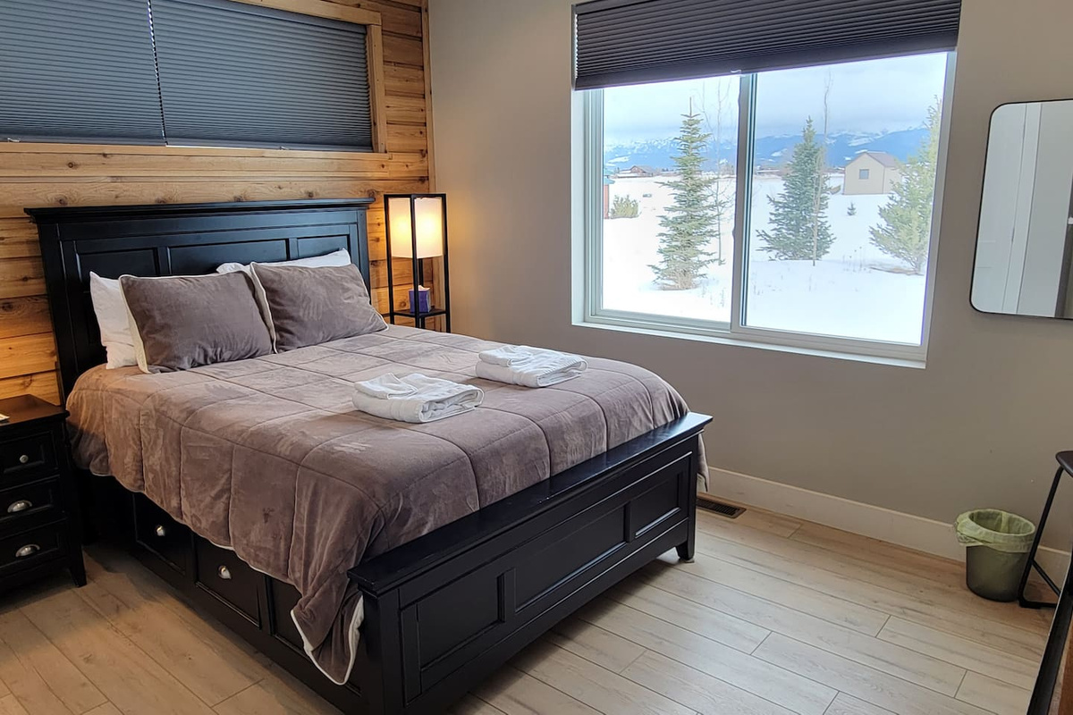 Bedroom 4 - uses guest bathroom 2