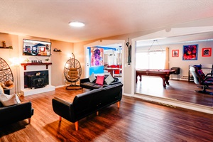 Living in Leisure: Relax in our Stylish Living Room, Complete with a Cozy Egg Chair, while the Excitement Awaits in the Gaming Room Just Around the Corner! 🛋️📺🎱
