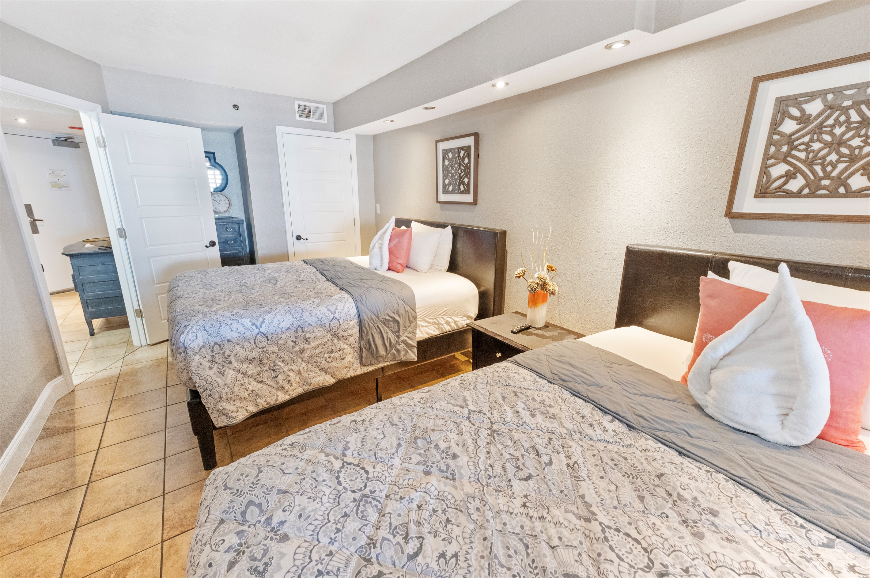 Stunning Oceanfront Remodeled,Flooring,New Kitchen 4