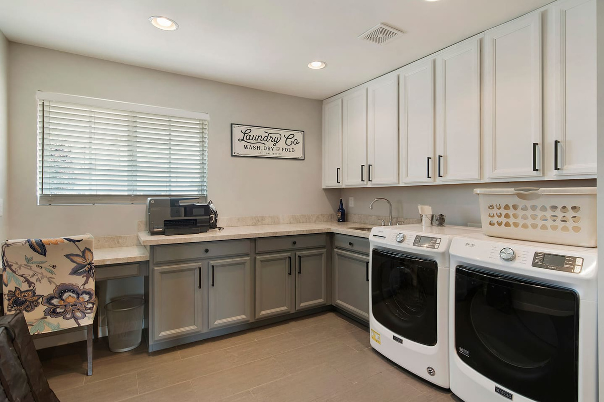 Extra Room with Door – Fits a queen air mattress or twin rollaway. Linens and pillows provided.