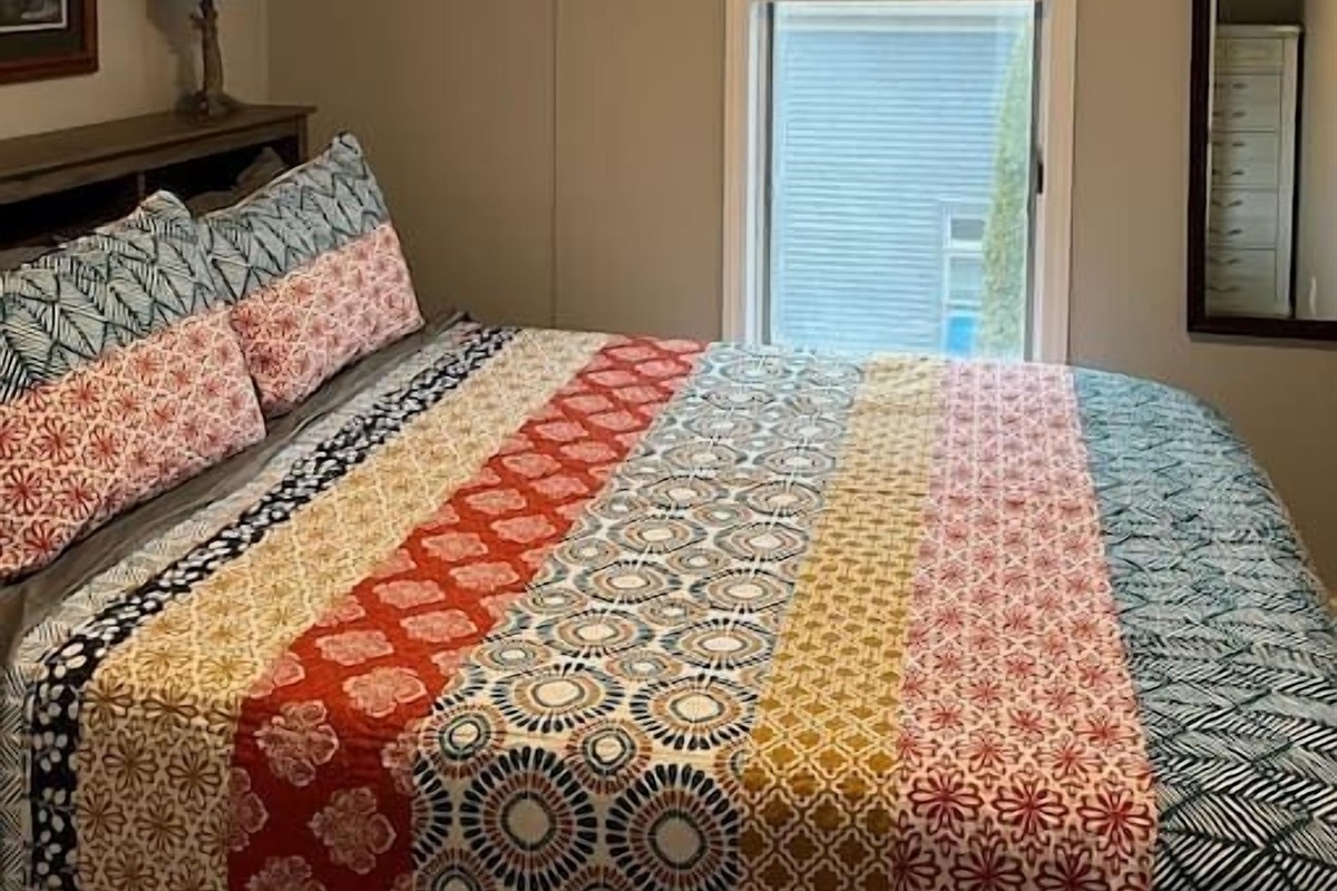 Small Middle Bedroom with Queen Bed