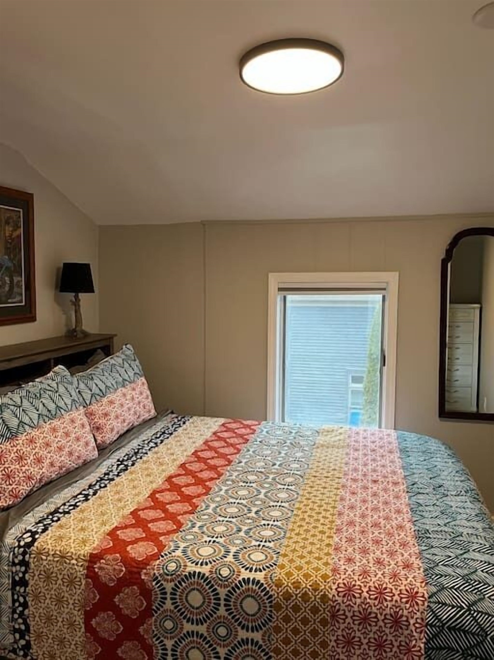 Small Middle Bedroom with Queen Bed