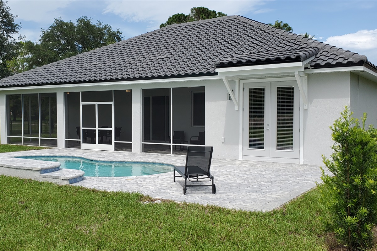 Back view pool and lanai