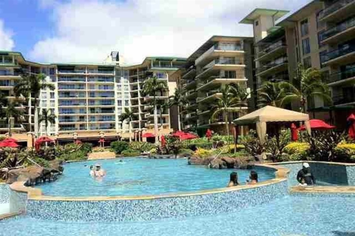 Hokulani infinite pool and hot tubs