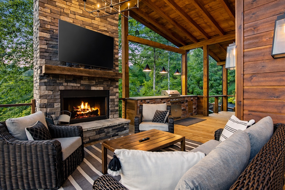 The heart of summer nights: grill, chill, and soak in the view.
*Outdoor Fireplace (Available Year Round)
