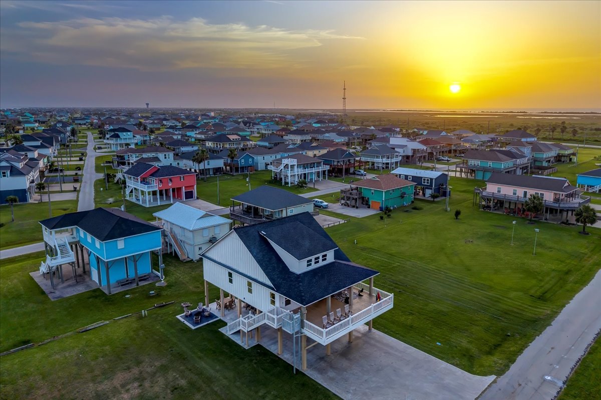 7c4ff762103a4f02acc6b1d2418e7ef8 Large | Beachhouse | Texas | TX | Vacation Homes | Galveston | Crystal Beach | Kokomo | Breezy Days | Beachfront Elegance | Sunrise Serenity | Southern Sands Property Management, LLC