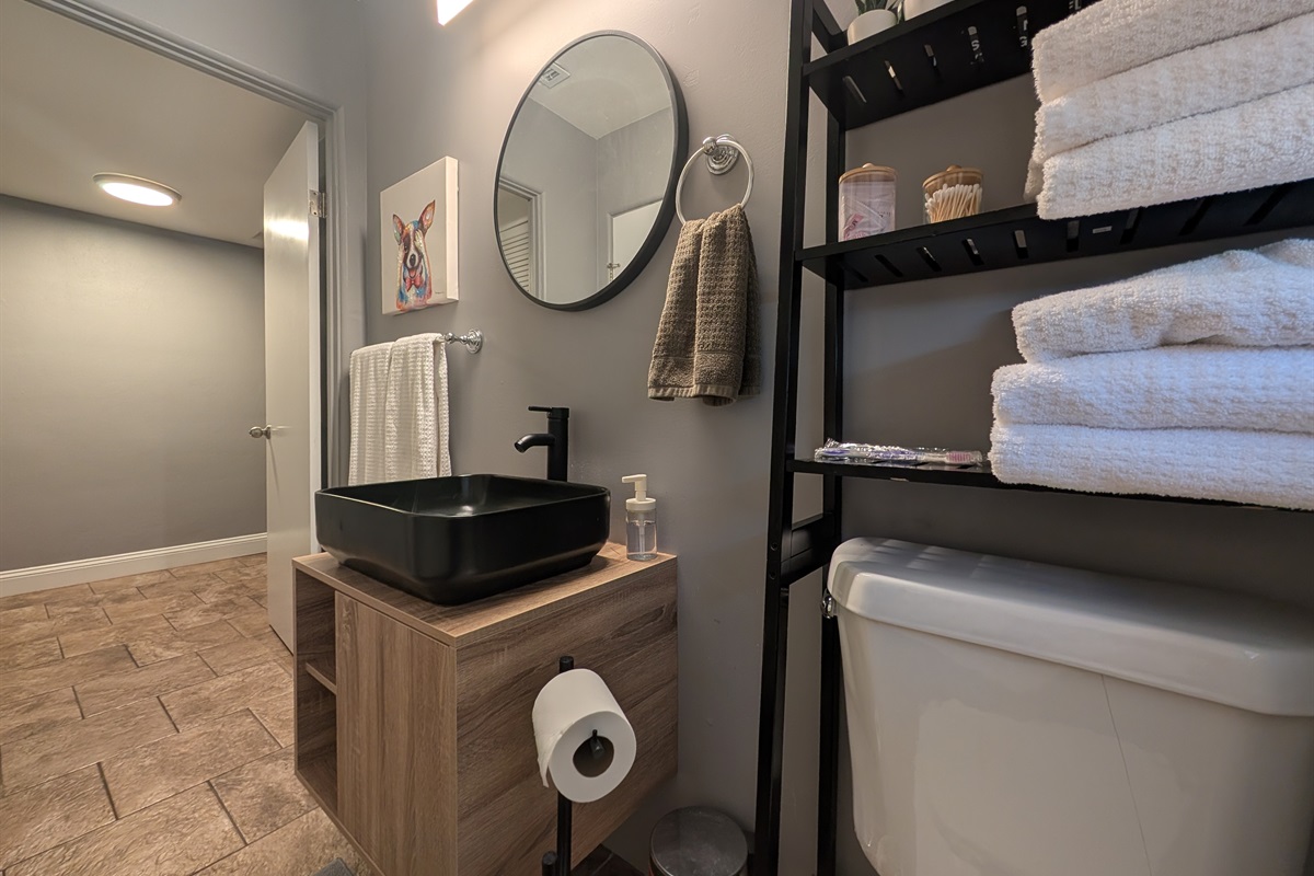 Full bathroom freshly updated