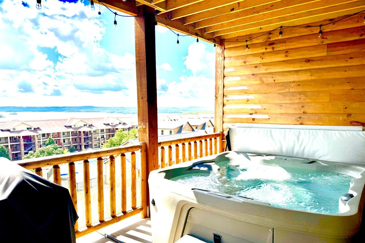 PRIVATE HOT TUB