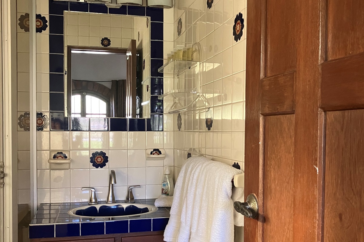 3rd Floor Full Bathroom