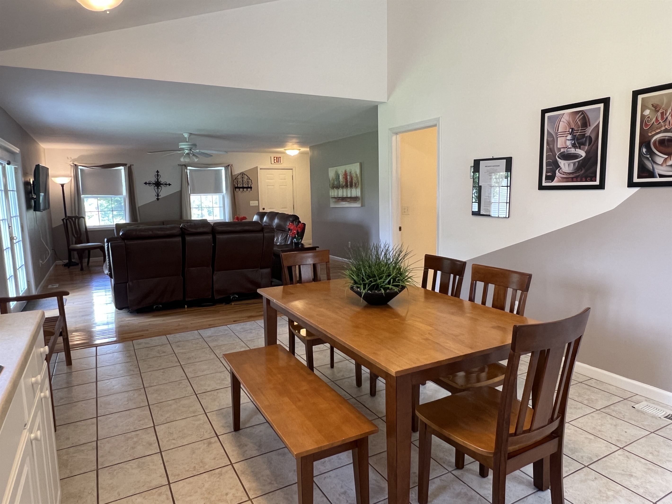 The Federal House Apartment 2 eat-in  kitchen with seating for 6.