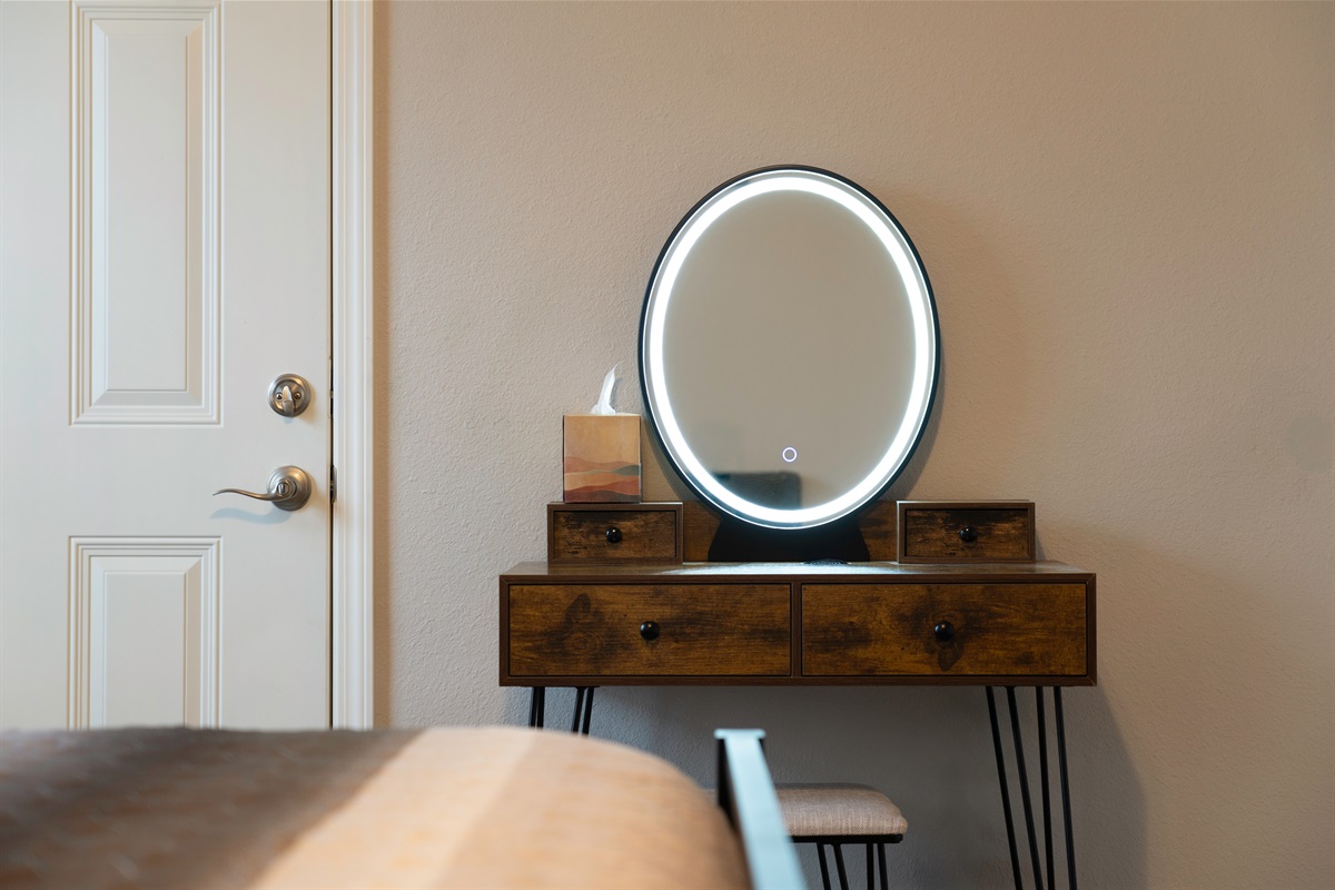 Master Suite, Console Table