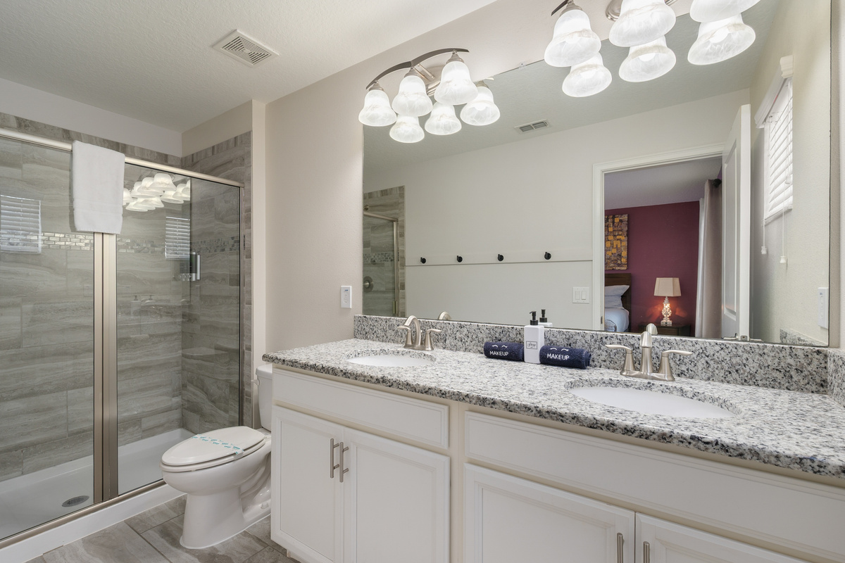 Ensuite bathroom for Violet Bedroom