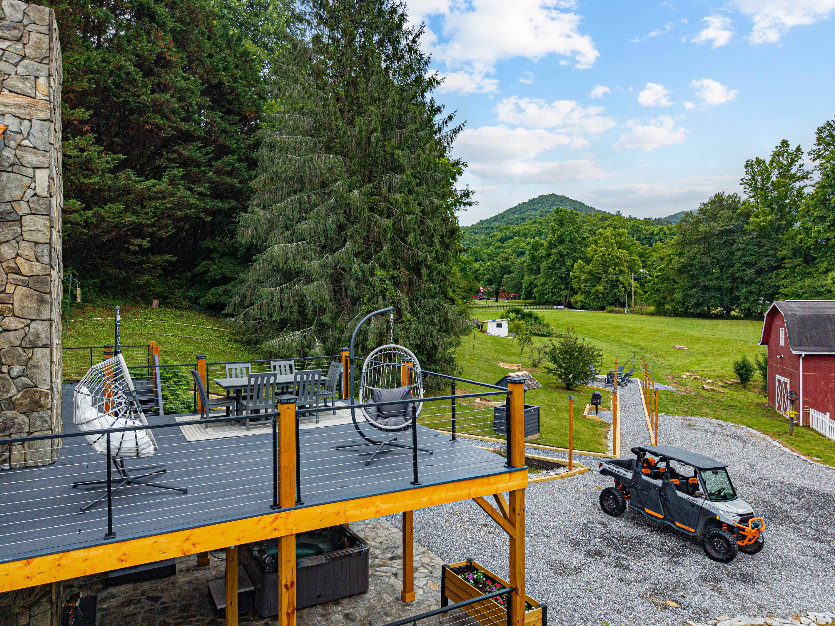 Deck Oasis: Breathtaking mountain views and stylish seating for unforgettable outdoor moments!