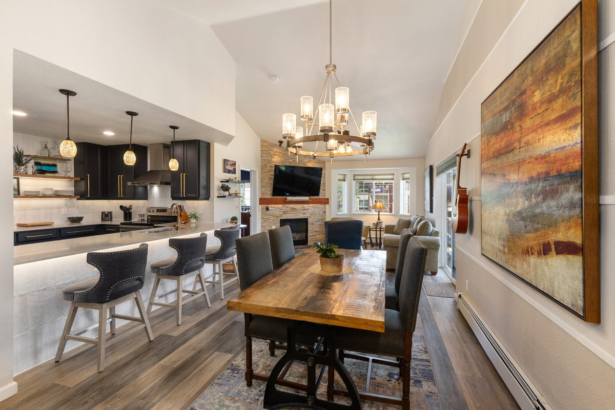 Breakfast Bar for 3 | Kitchen | View from Dining Area
