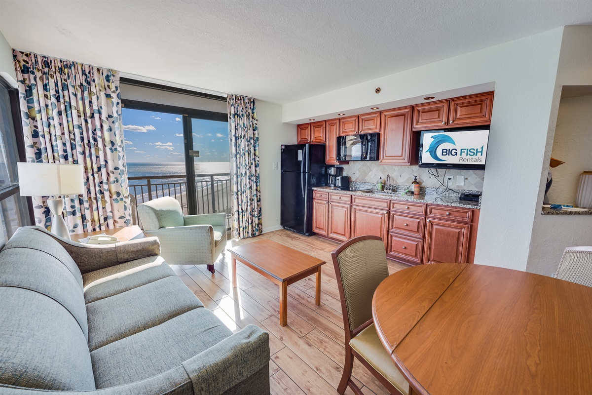 Amazing Living Room with Stunning Views🌊☀️