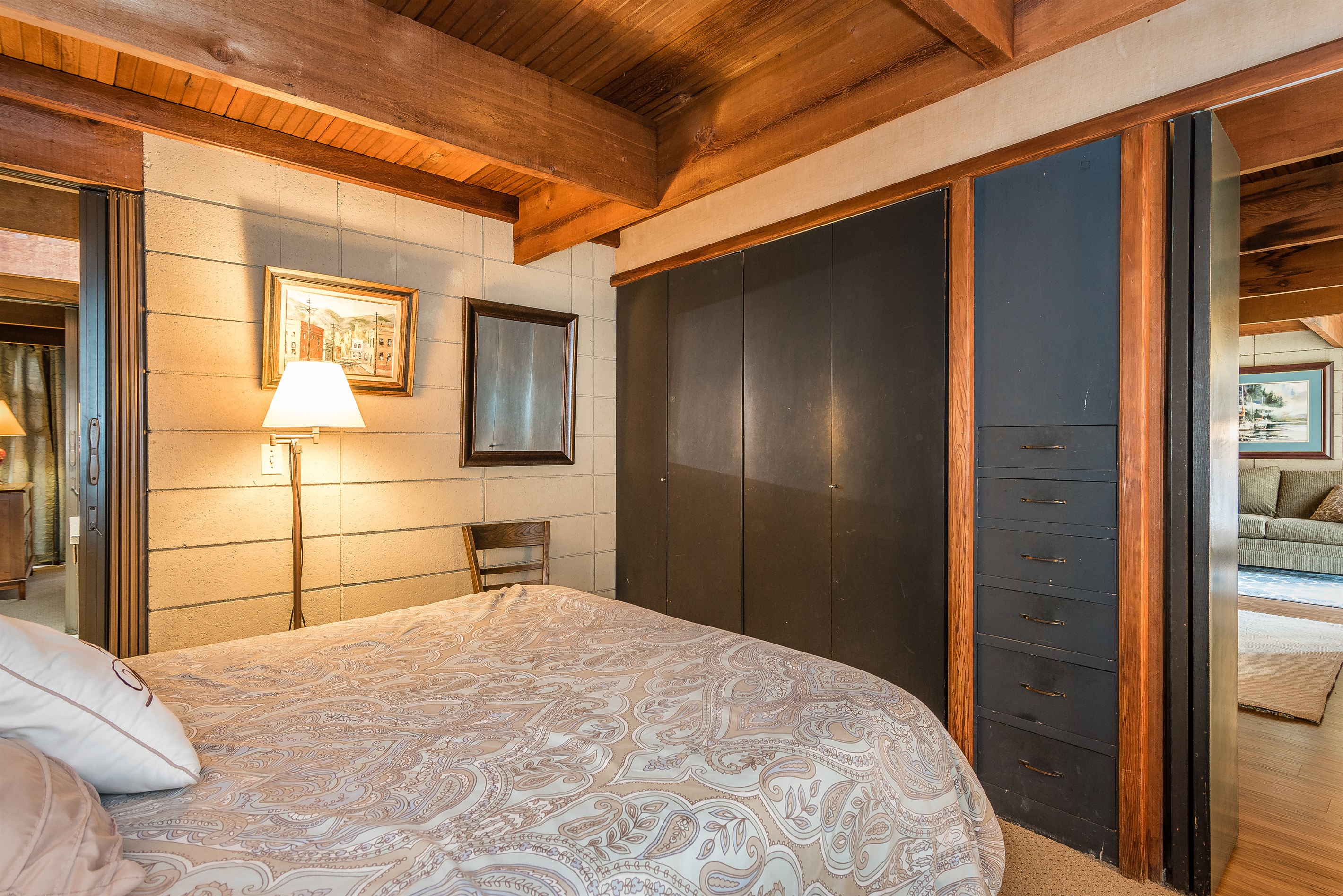 Bedroom 1 w/ jack and jill bathroom