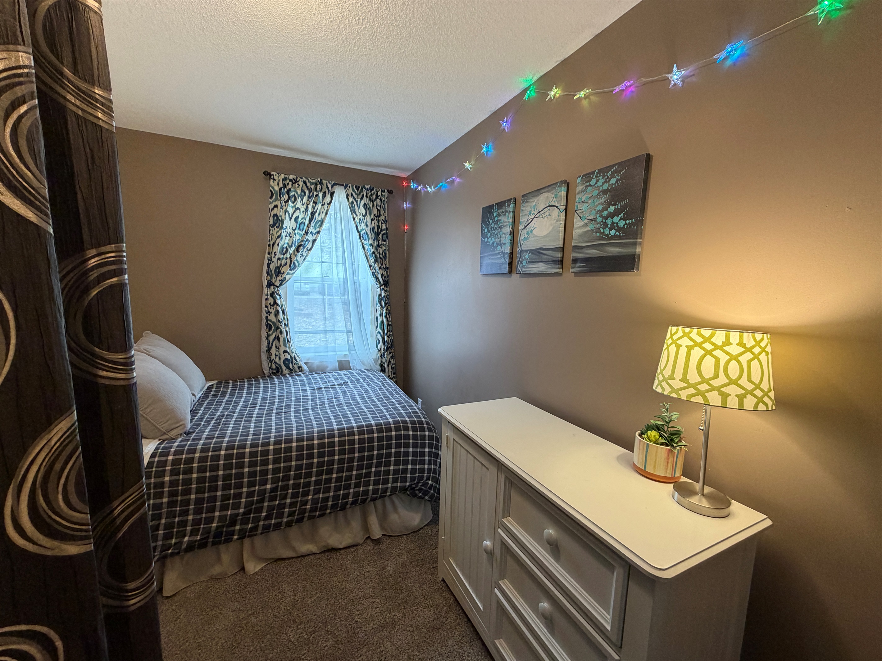 Welcome to the full-size bedroom.