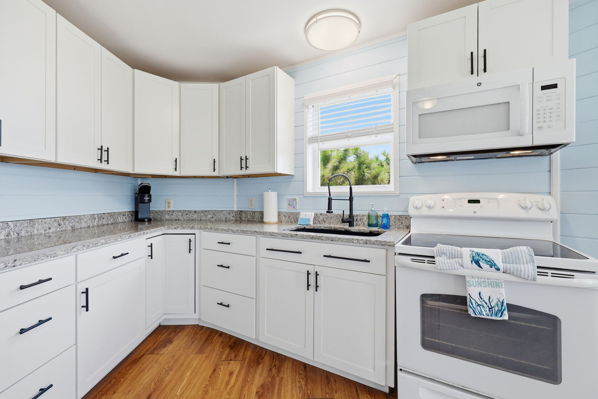Well-equipped kitchen with everything needed for easy meals