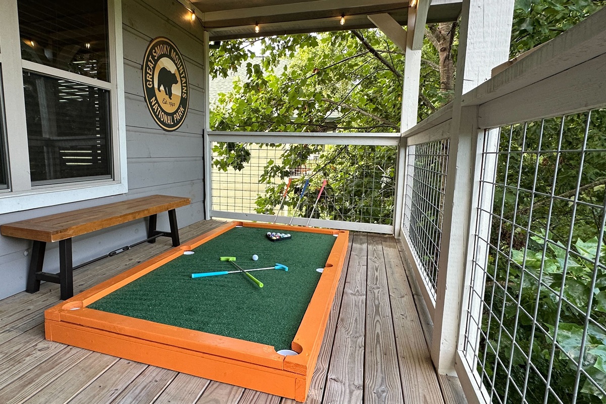 Family Fun: Outdoor Putter Pool Table
