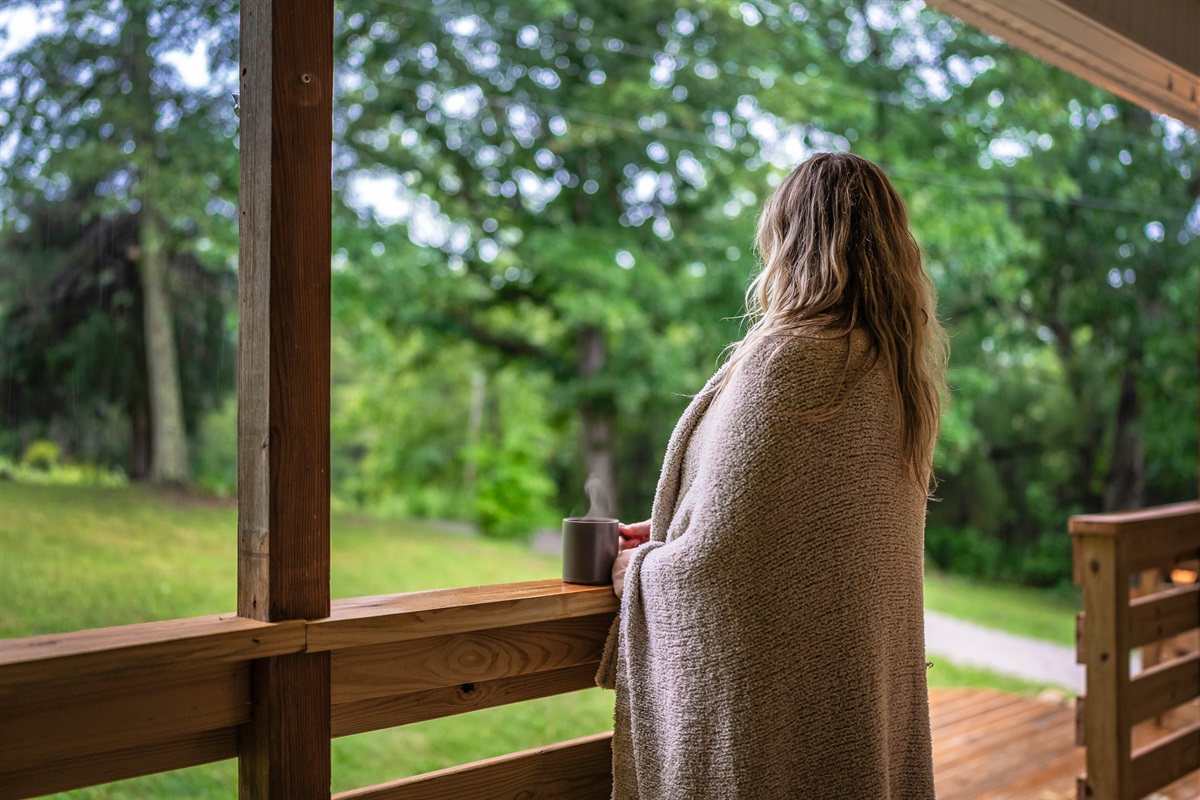 Morning stillness, mug in hand Wrapped in warmth, surrounded by green—this is your moment to pause, breathe, and just be. 🌿☕🧘‍♀️