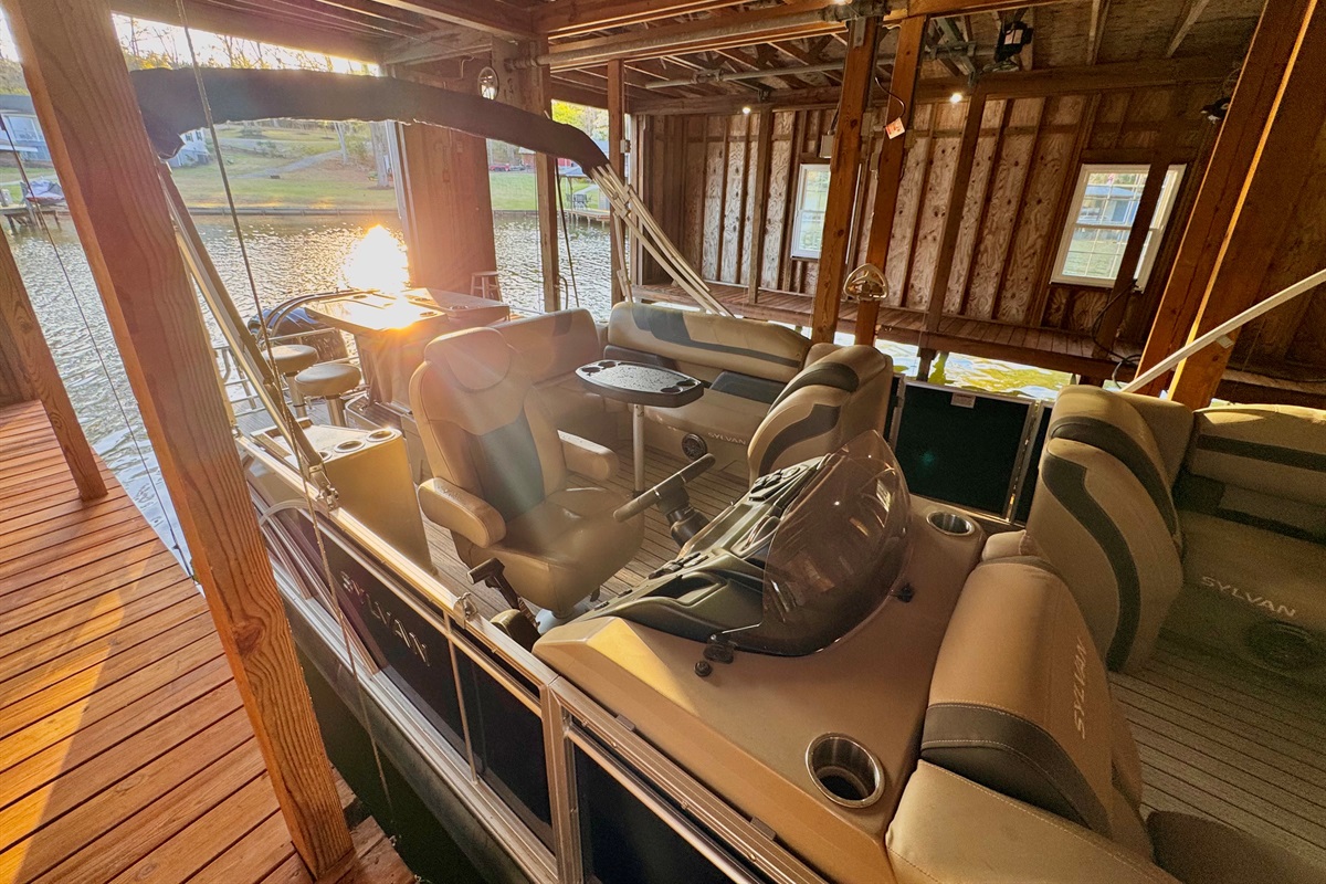 Sylvan tri-toon boat with bar available for rent