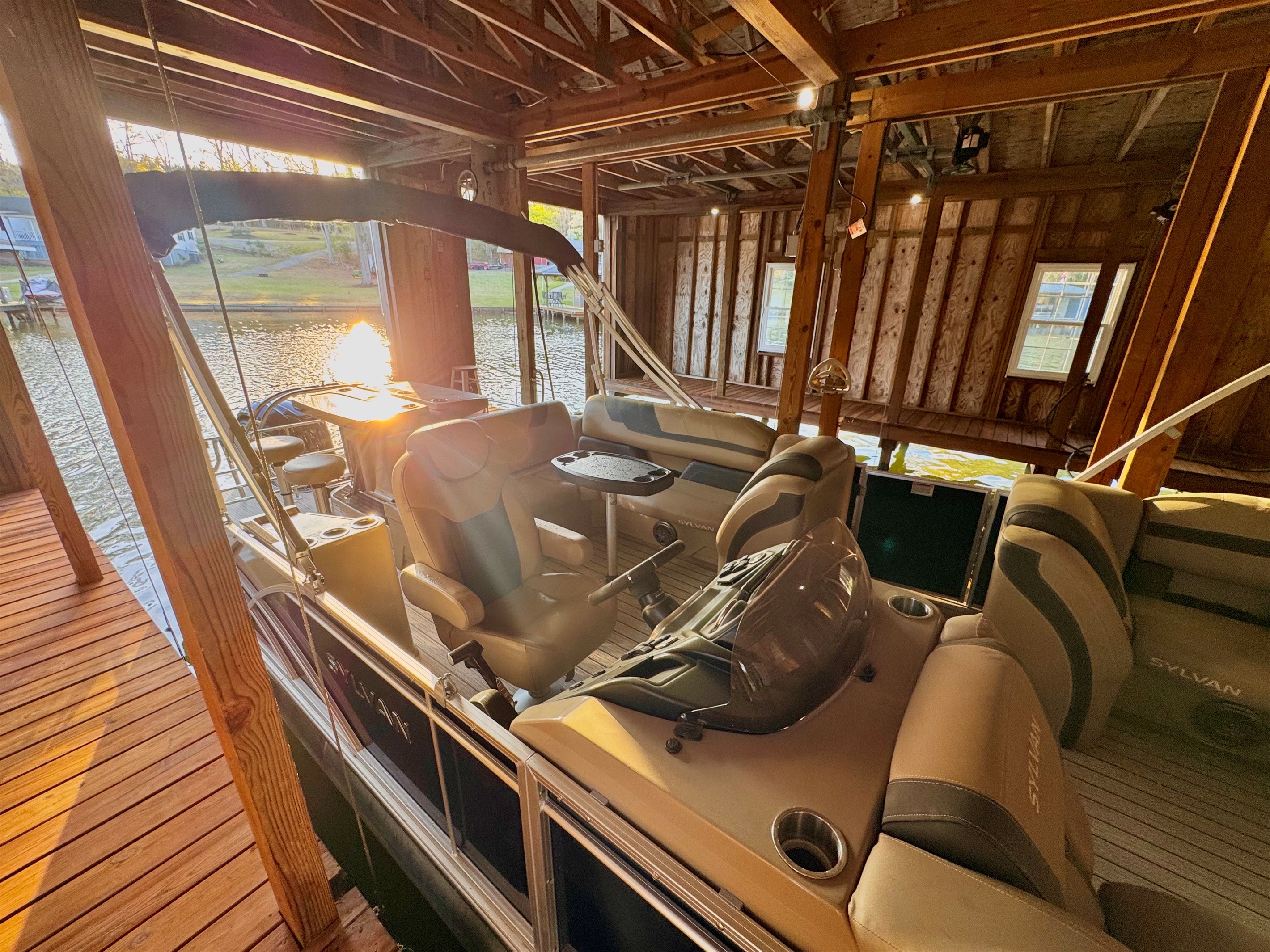 Sylvan tri-toon boat with bar available for rent