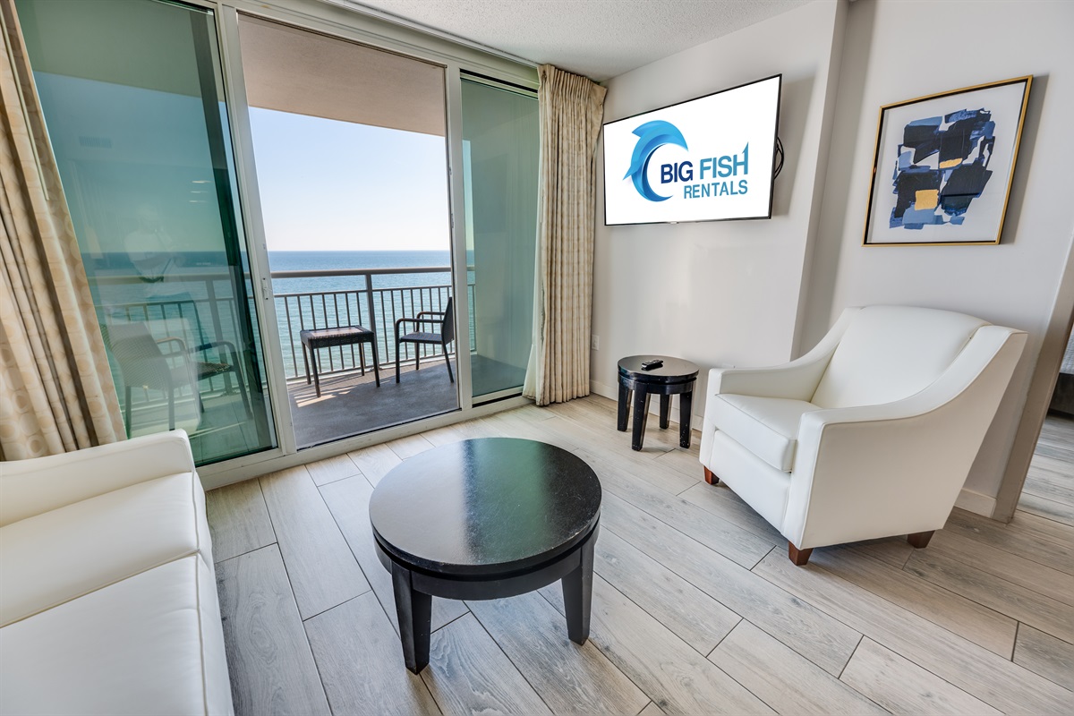 Living Room with Stunning Views🌊☀️