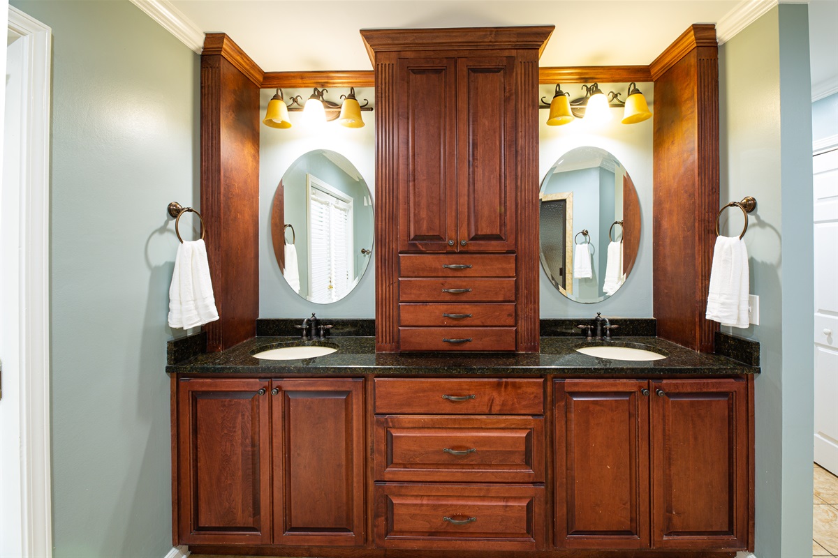 Full Bathroom 2