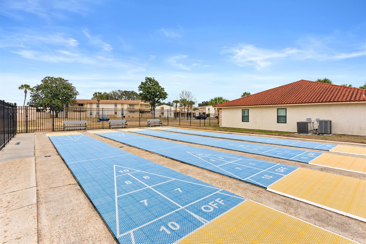 The resort offers 2 gated entrances, grills, 4 pools, tennis courts, hot tub, mini golf and more!