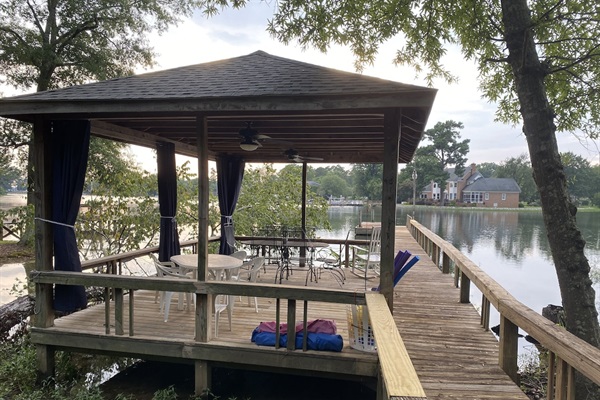 Private gazebo/dock. Seating for 10. Enjoy dining, fishing, swimming, boating!