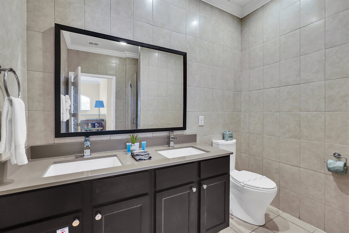 Guest bath with double vanity