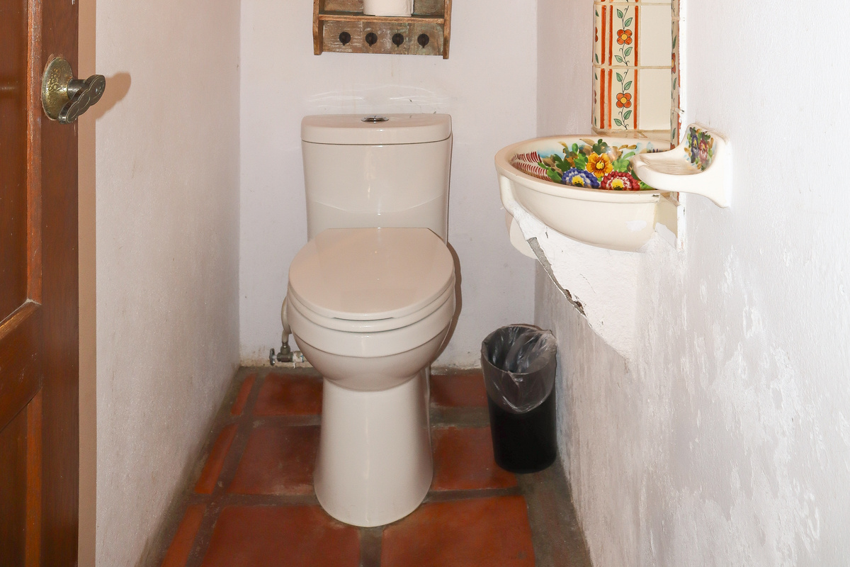 Middle Level Powder Room