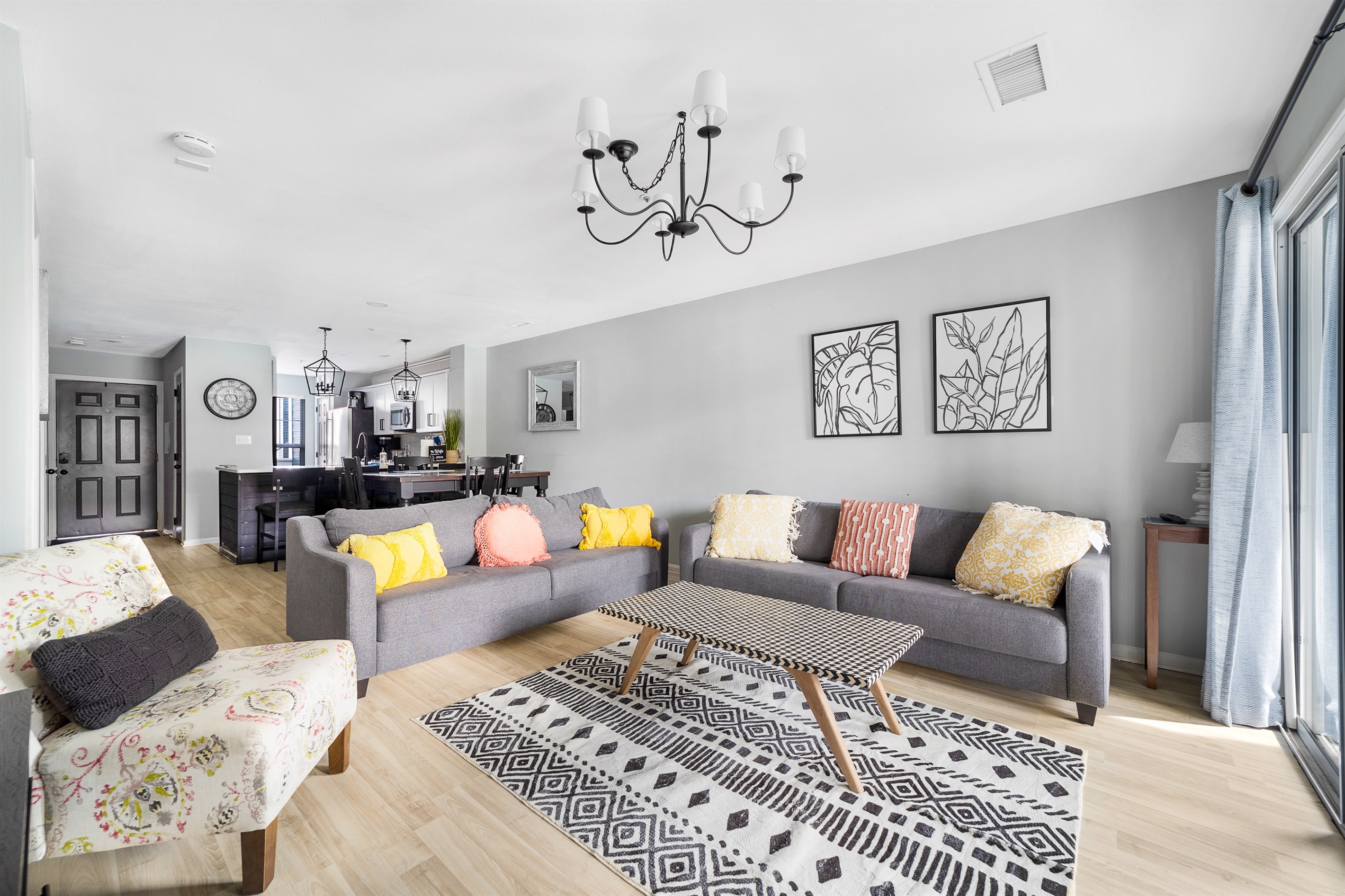 Tuscany Lane - 1st Floor, Cozy condo with Pool View, Pets OK